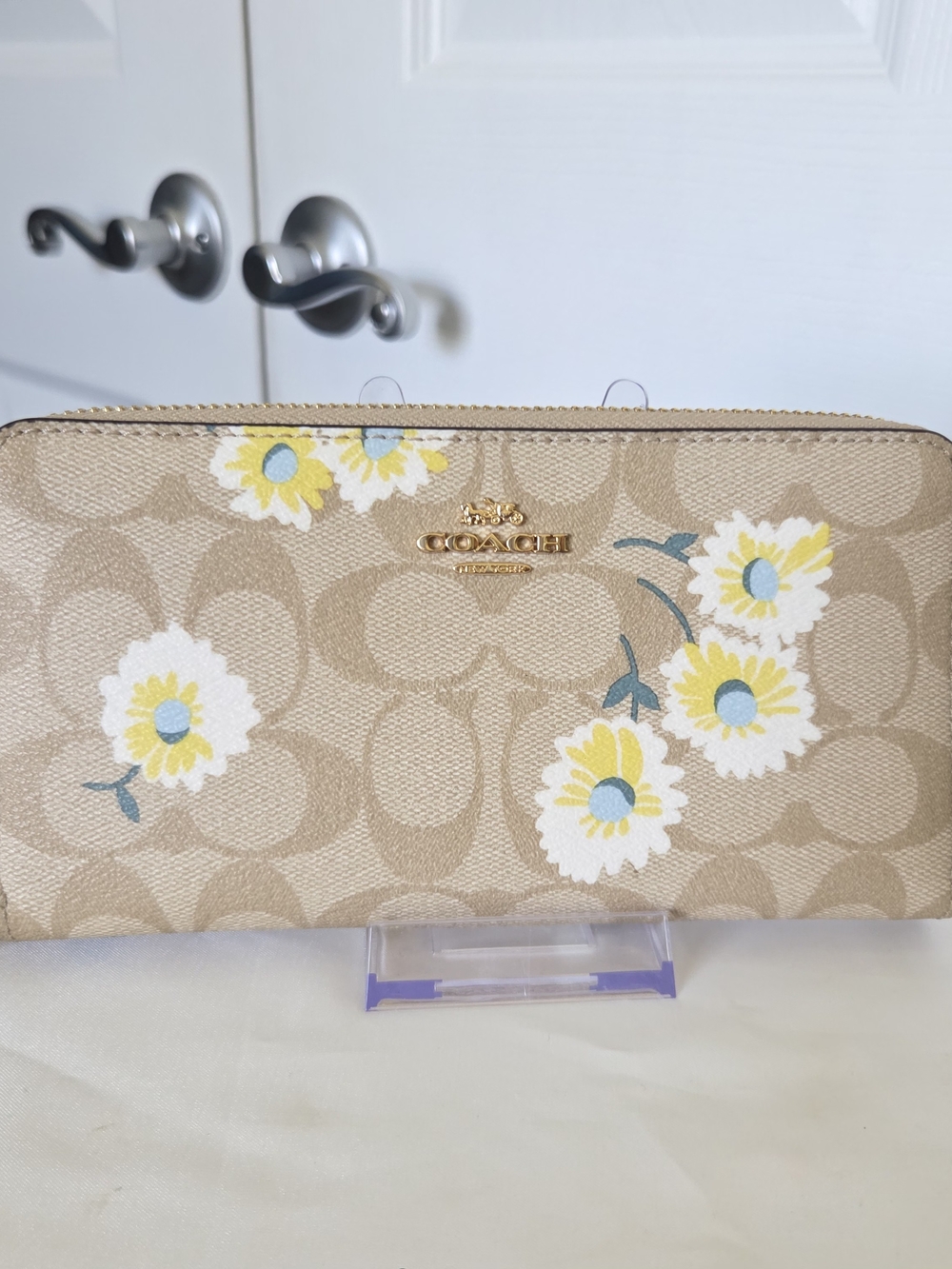 Coach Daisy Floral Signature Zip Wallet in Lt Khaki, White & Yellow